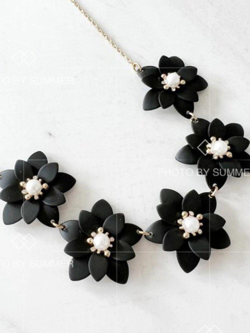 LOFT Floral Necklace in Black